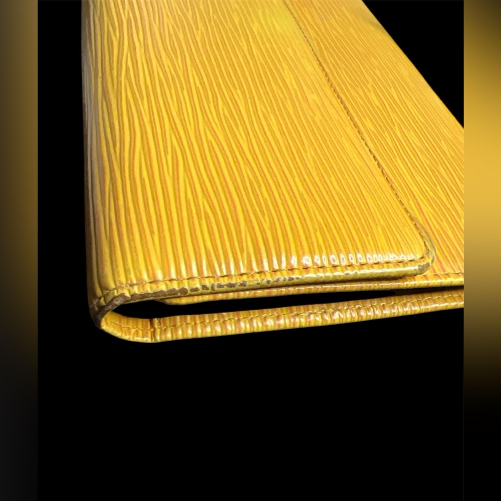 Louis Vuitton Yellow Porte Trésor Epi Wallet - Picture 5 of 13